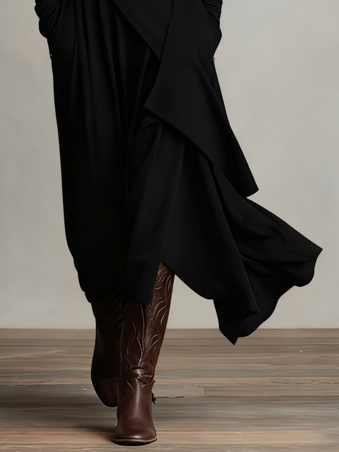 AURELIA™║Vestido largo plisado asimétrico con cuello alto
