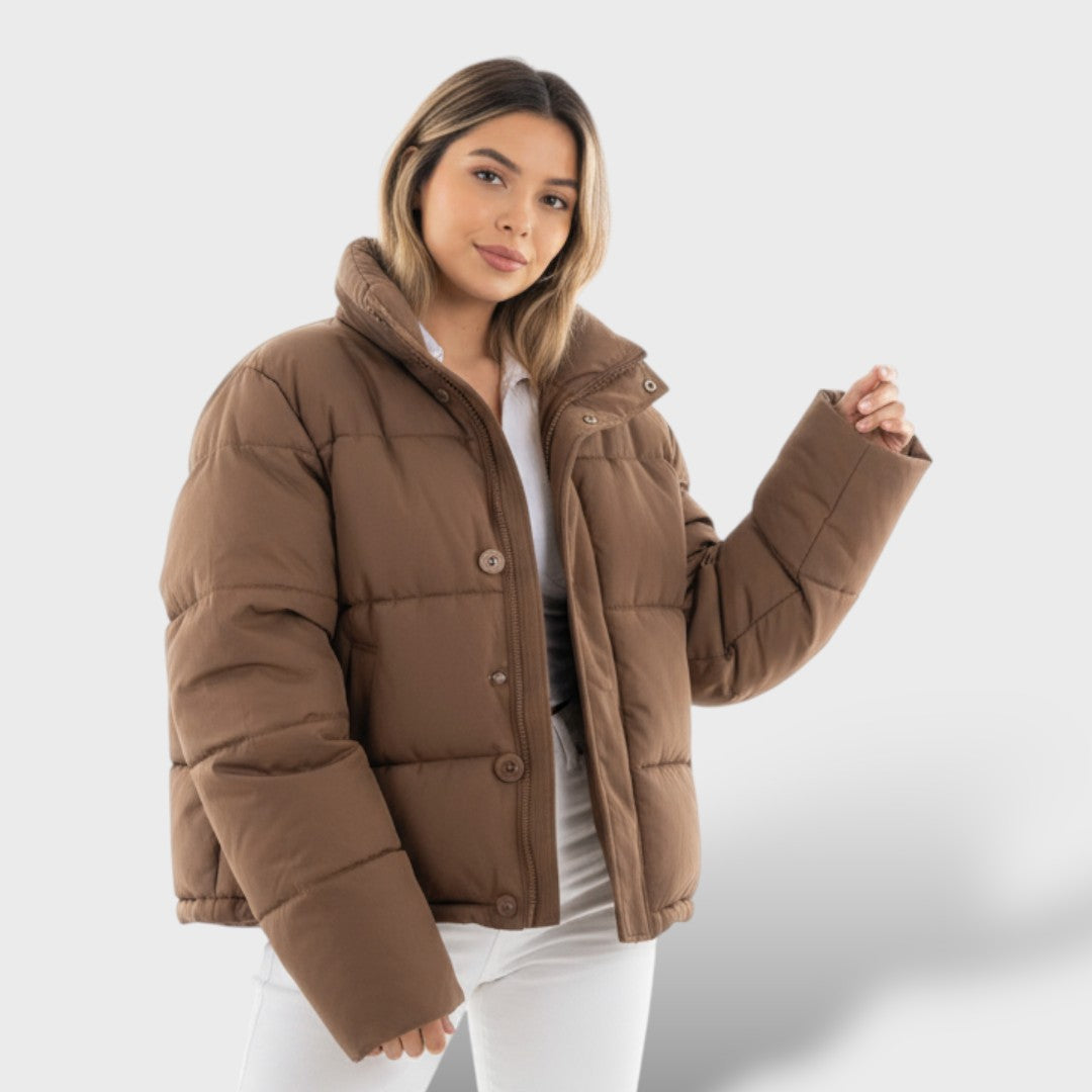 Chaqueta Corta Acolchada con Cuello Alto y Relleno de Plumón